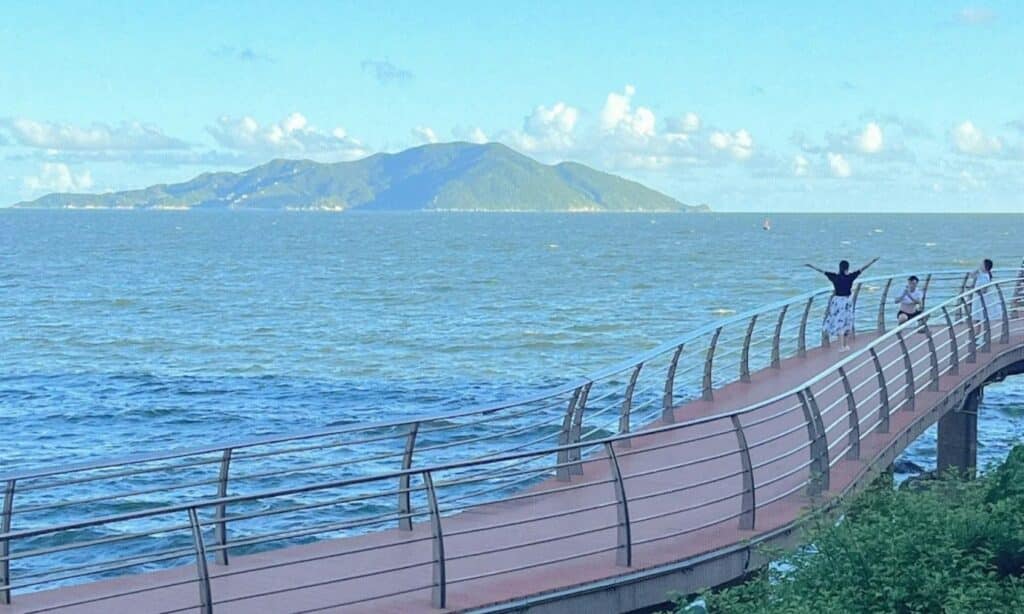 快閃珠海12大好去處!走入梵古星空、1:1複刻圓明園、歐風牛津街、夢幻玻璃教堂!