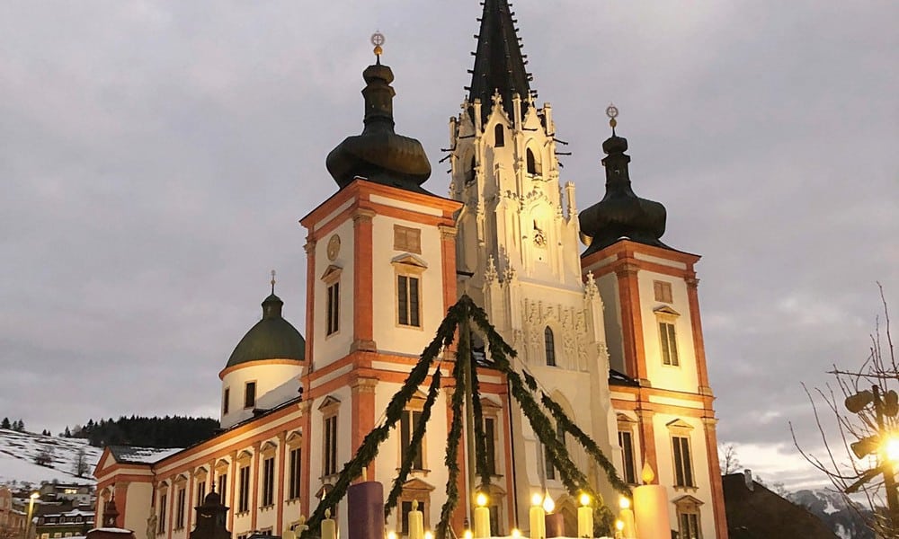 奧地利年度盛事!直擊聖母瑪利亞的「皇家衣櫥」,每件袍子都大有來頭!