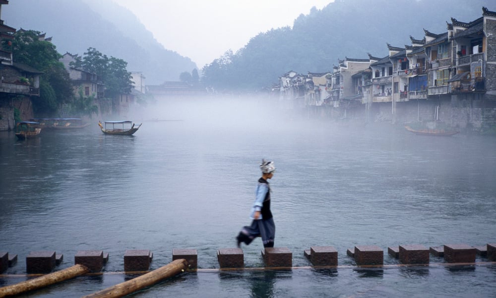 沿沱江尋墓與故鄉:在鳳凰尋翠翠,走入沈從文筆下的《邊城》