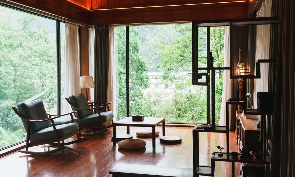 夜宿雪晴集:在鳳凰半山守著沈從文的文學與記憶