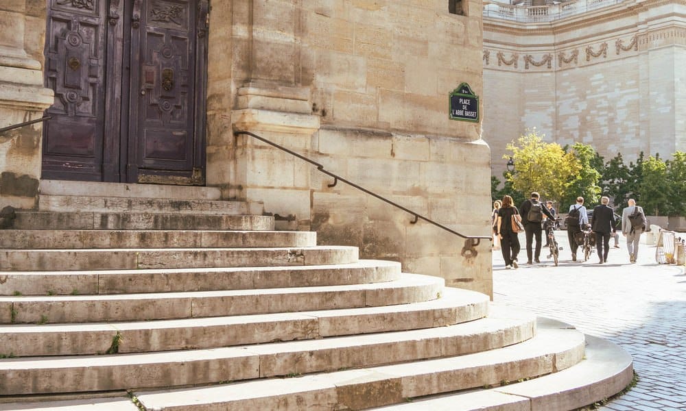 跟著伍迪艾倫「逛巴黎」:走進《午夜巴黎》,讓時光與浪漫在石板路上重逢