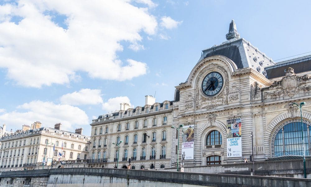 循著鐘樓拾級而上,在奧賽遇見梵谷最熾烈的夜色