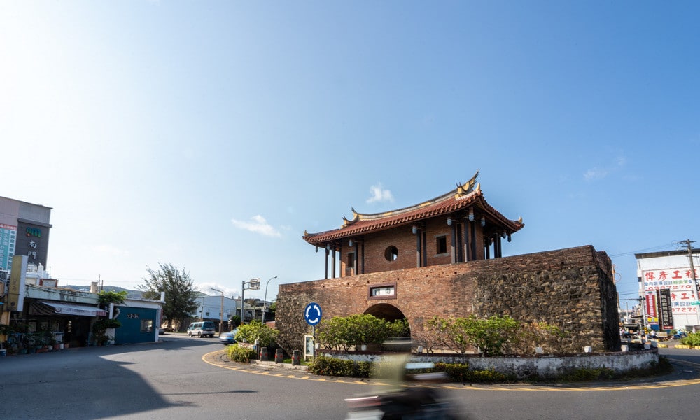 跑在龍脈上的一段路:台灣唯一四座城門都還在的古城,恆春的靠山,是一條看不見的龍脈