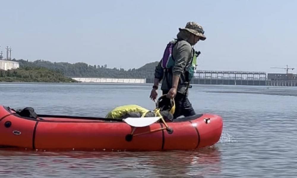 捨棄 1 小時車程,他花了 4 天「劃」到樂山:一場關於岷江的對話,成都青年皮劃艇漂流紀實