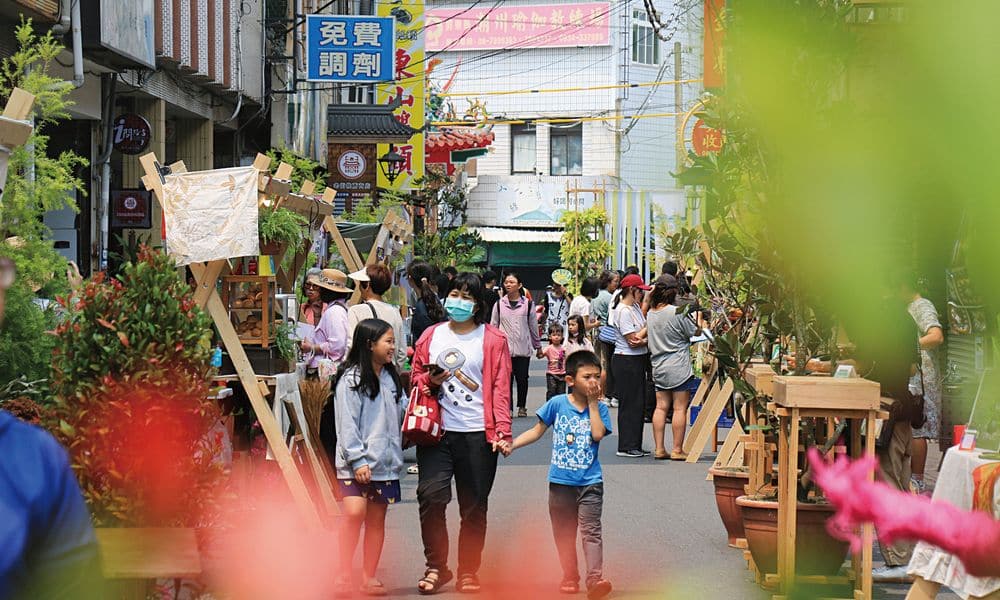 樹影搖曳的百年潮州:台灣好基金會以春日綠意喚醒屏東小鎮